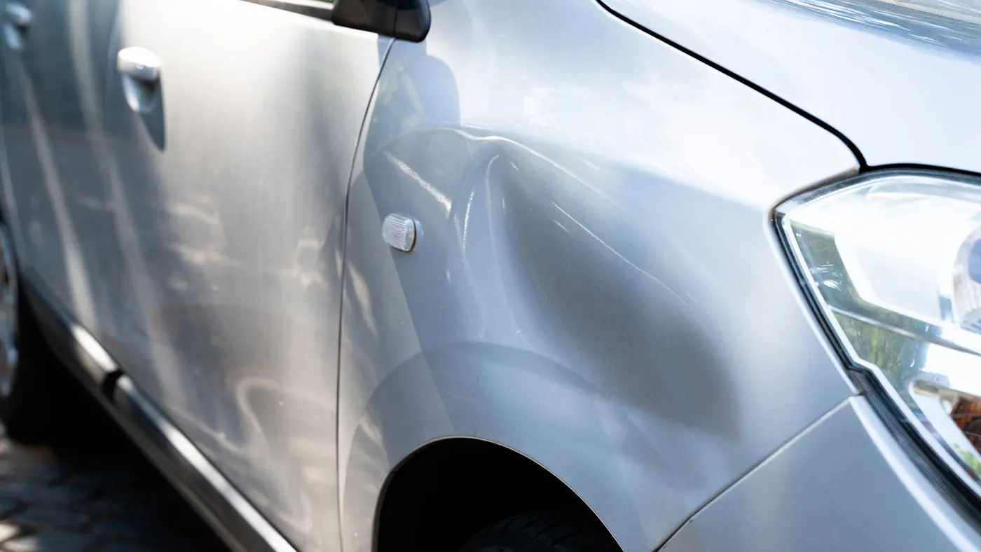 大切な愛車の凹みデントリペアで直しませんか?